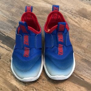 Toddler Nike tennis shoes